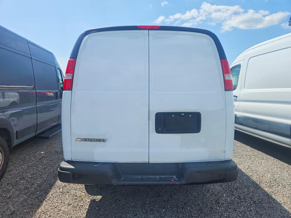 2021 Chevrolet Express G2500 მანქანა იყიდება აუქციონზე, vin: 1GCWGAFP5M1302125, აუქციონის ნომერი: 63389326