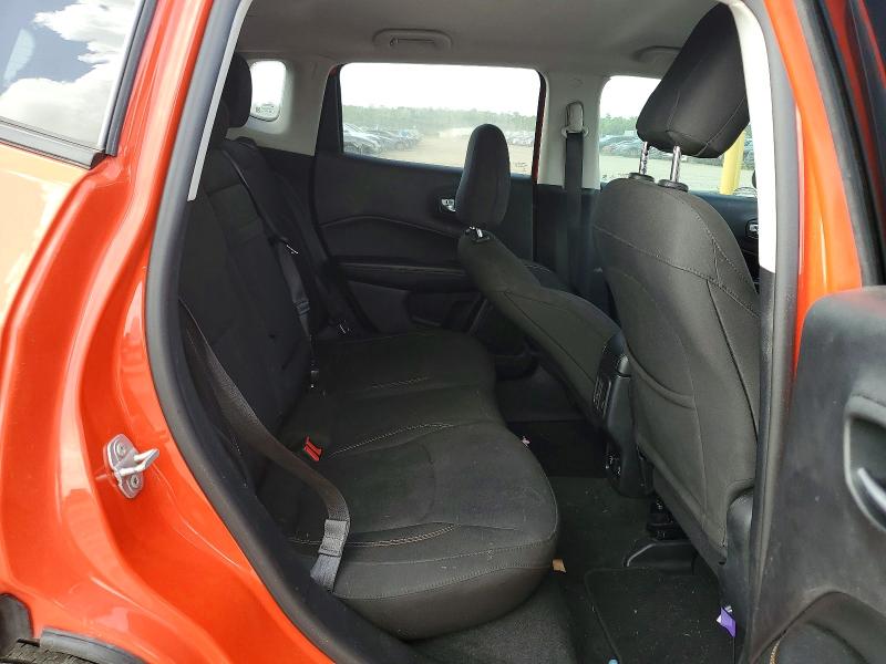 61436636 :رقم المزاد ، 3C4NJCAB4JT272205 vin ، 2018 Jeep Compass مزاد بيع