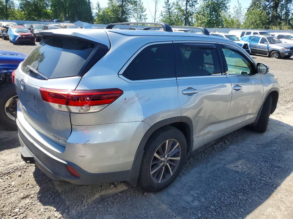 60698086 :رقم المزاد ، 5TDJZRFH1HS511706 vin ، 2017 Toyota Highlander مزاد بيع