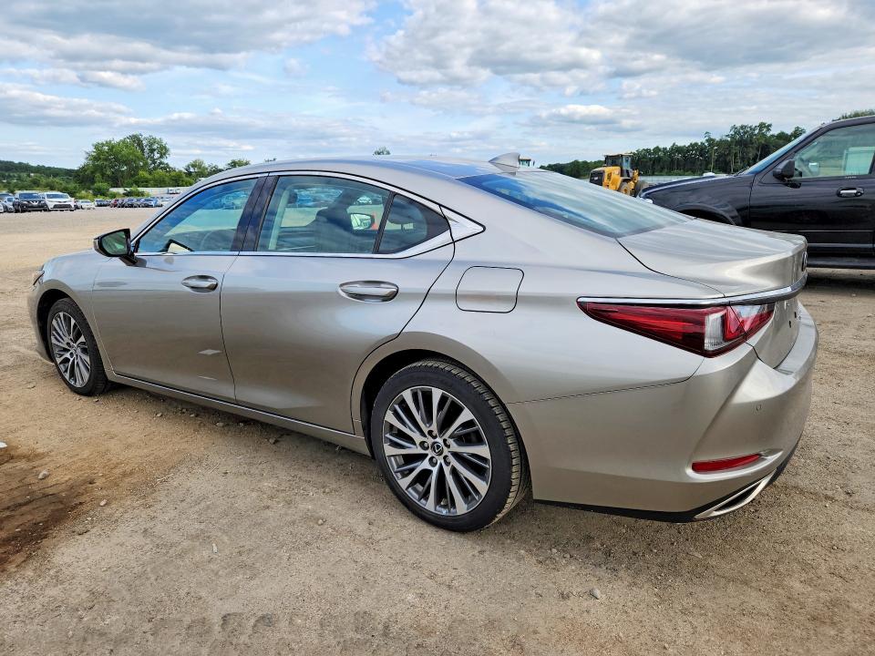 62101726 :رقم المزاد ، 58ABZ1B11KU048696 vin ، 2019 Lexus Es مزاد بيع