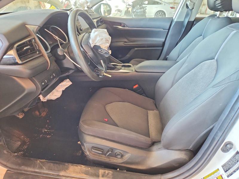 59319176 :رقم المزاد ، 4T1C11AK5NU676150 vin ، 2022 Toyota Camry مزاد بيع