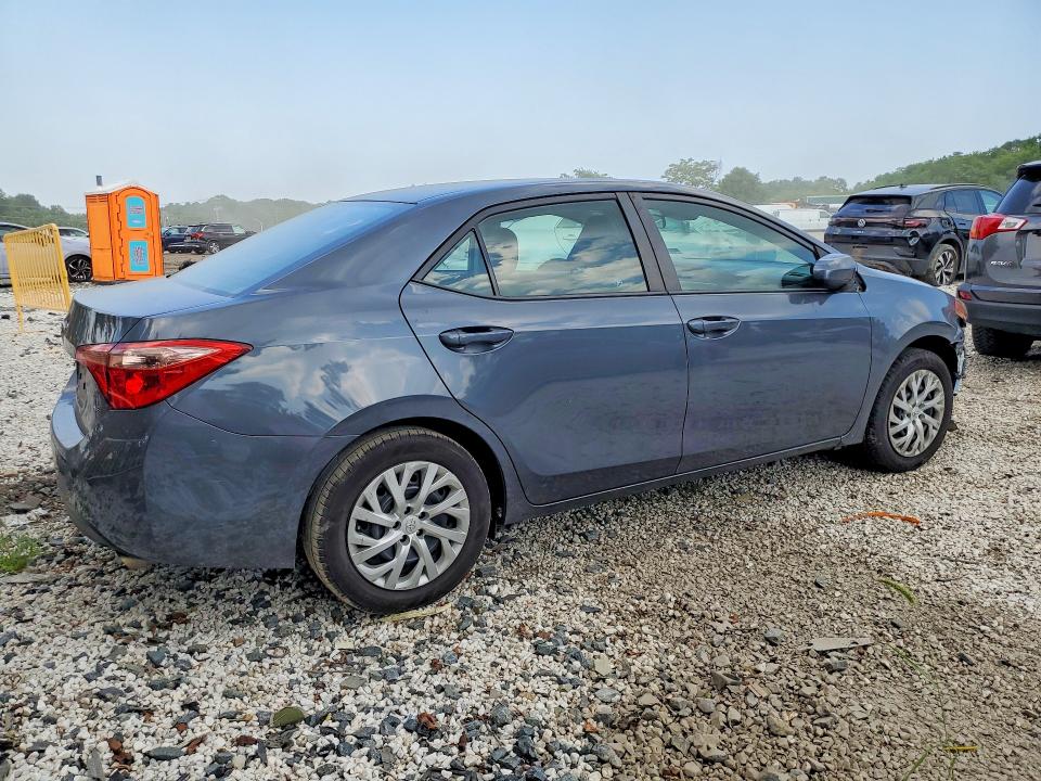 Продажа на аукционе авто 2018 Toyota Corolla, vin: 5YFBURHE4JP829789, номер лота: 57887696