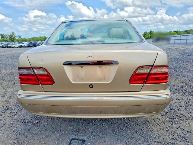 60599206 :رقم المزاد ، WDBJF70J4YB010436 vin ، 2000 Mercedes-benz E مزاد بيع