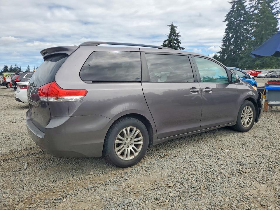 2011 Toyota Sienna მანქანა იყიდება აუქციონზე, vin: 5TDYK3DC1BS021250, აუქციონის ნომერი: 62302016