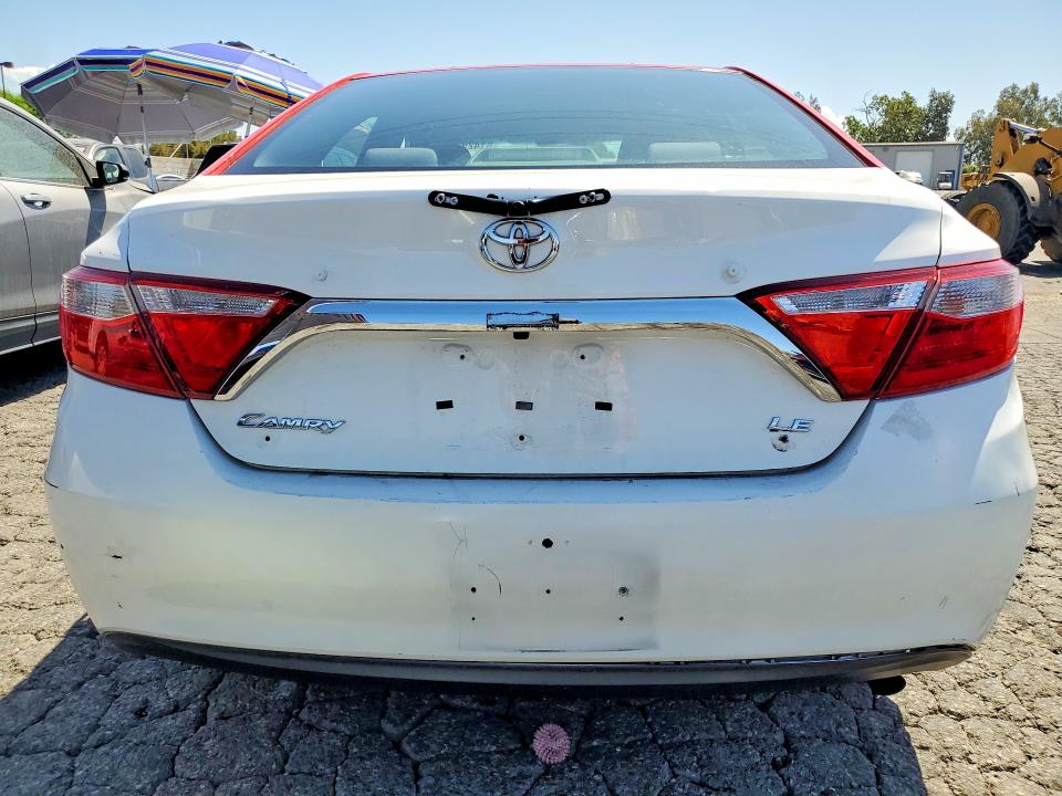 61429266 :رقم المزاد ، 4T4BF1FK4FR512630 vin ، 2015 Toyota Camry مزاد بيع