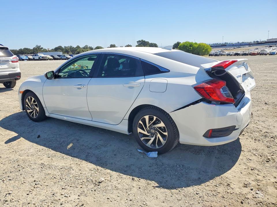 60133726 :رقم المزاد ، 19XFC2F70JE206607 vin ، 2018 Honda Civic مزاد بيع