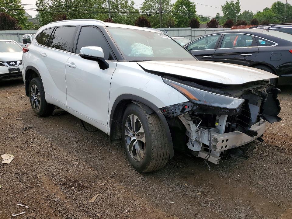 2022 Toyota Highlander მანქანა იყიდება აუქციონზე, vin: 5TDGZRBH4NS221536, აუქციონის ნომერი: 60814656