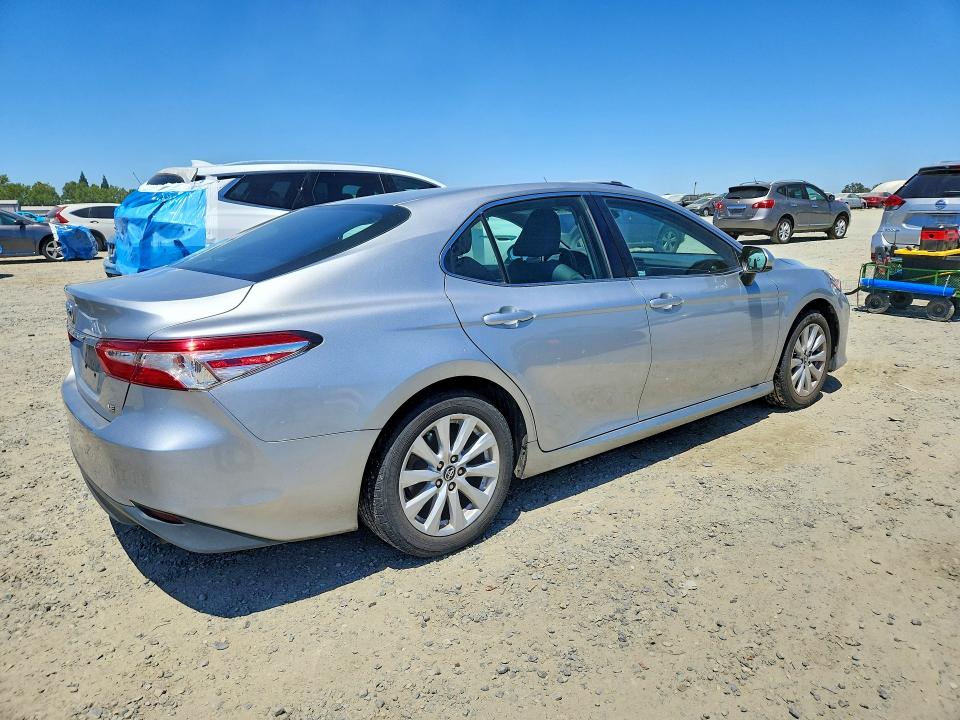 2018 Toyota Camry მანქანა იყიდება აუქციონზე, vin: 4T1B11HK9JU596698, აუქციონის ნომერი: 60240206