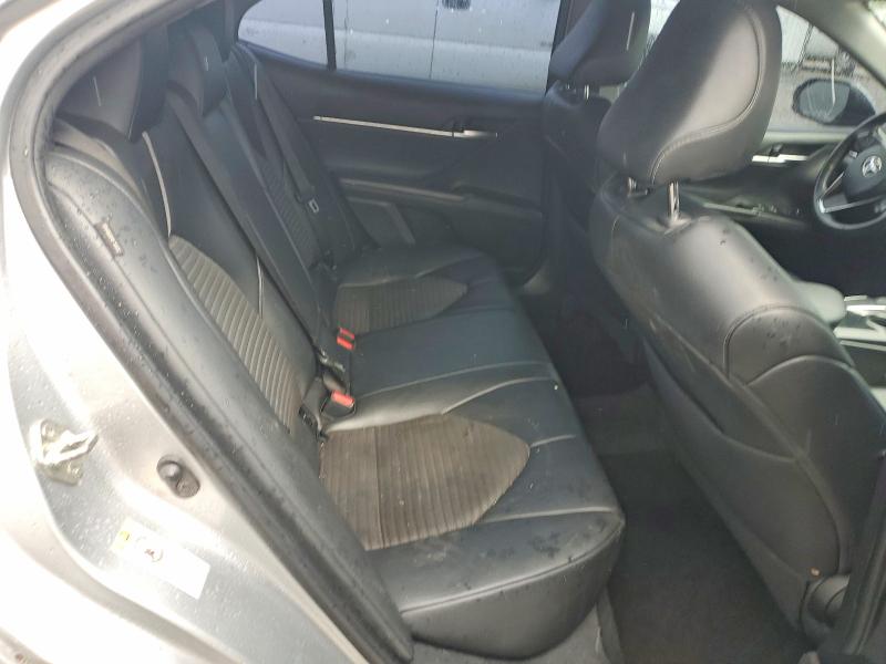 59716546 :رقم المزاد ، 4T1B11HK1JU094784 vin ، 2018 Toyota Camry مزاد بيع