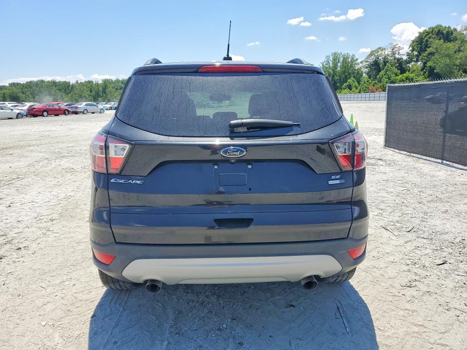 61523876 :رقم المزاد ، 1FMCU9GD6JUA68372 vin ، 2018 Ford Escape مزاد بيع