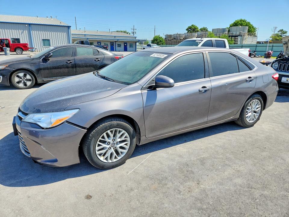 62190836 :رقم المزاد ، 4T4BF1FK7GR538222 vin ، 2016 Toyota Camry مزاد بيع