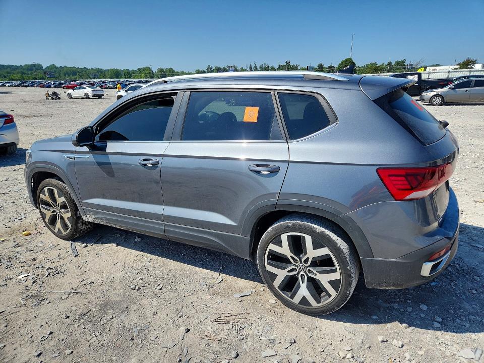 59303856 :رقم المزاد ، 3VV2X7B27NM044370 vin ، 2022 Volkswagen Taos مزاد بيع