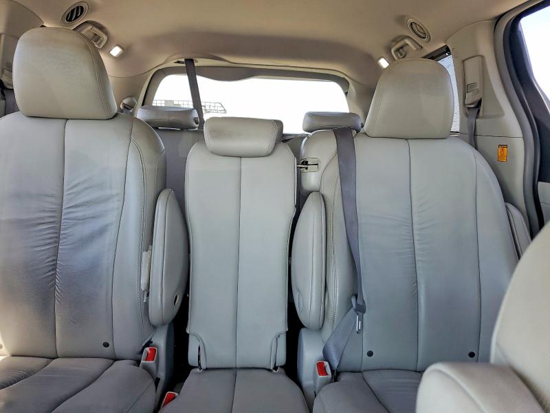 62866356 :رقم المزاد ، 5TDYK3DC7BS085860 vin ، 2011 Toyota Sienna مزاد بيع