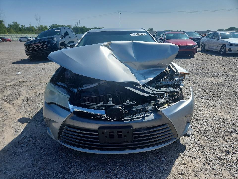62400676 :رقم المزاد ، 4T1BF1FK4GU570880 vin ، 2016 Toyota Camry مزاد بيع