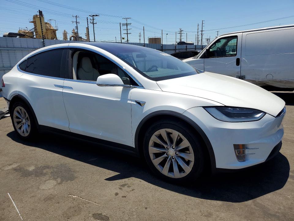 Продажа на аукционе авто 2019 Tesla Model X, vin: 5YJXCAE25KF152947, номер лота: 60084176