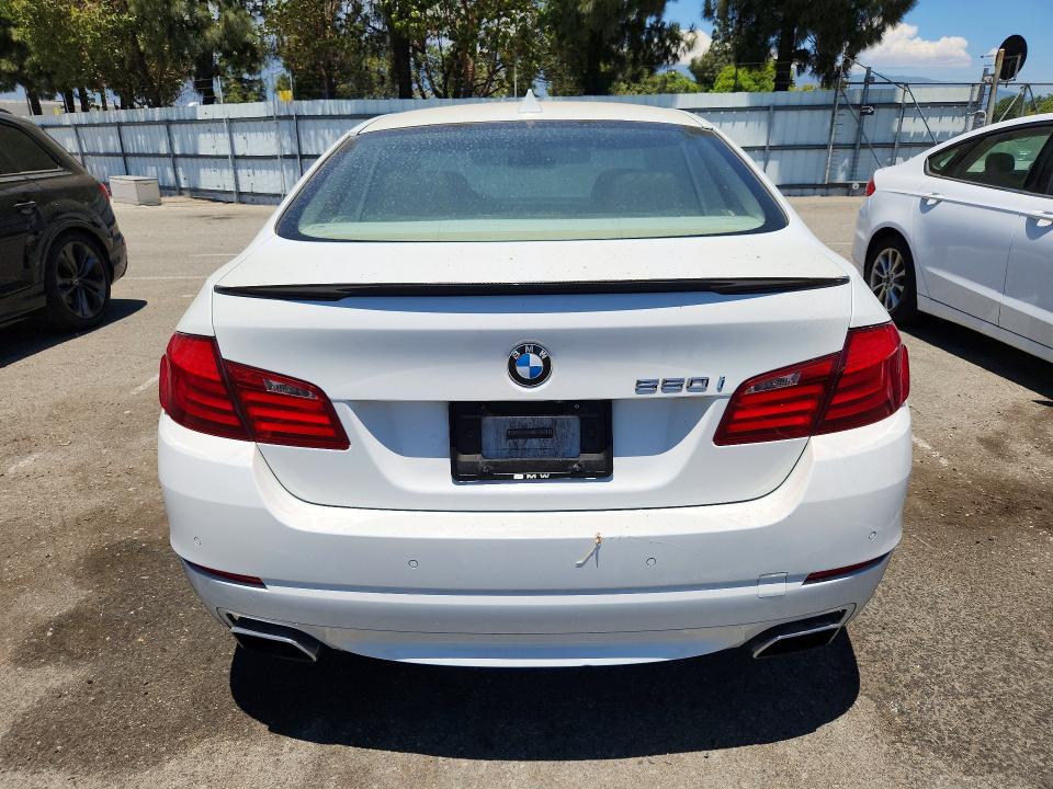 61057376 :رقم المزاد ، WBAFR9C52BC618267 vin ، 2011 Bmw 550 مزاد بيع