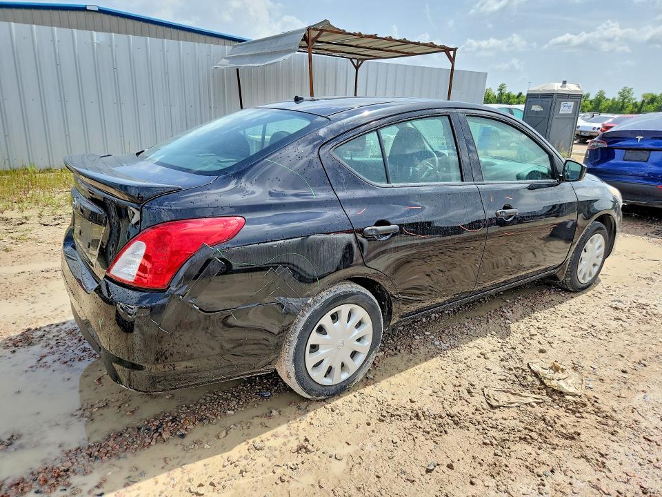 61769216 :رقم المزاد ، 3N1CN7AP5JL835392 vin ، 2018 Nissan Versa مزاد بيع