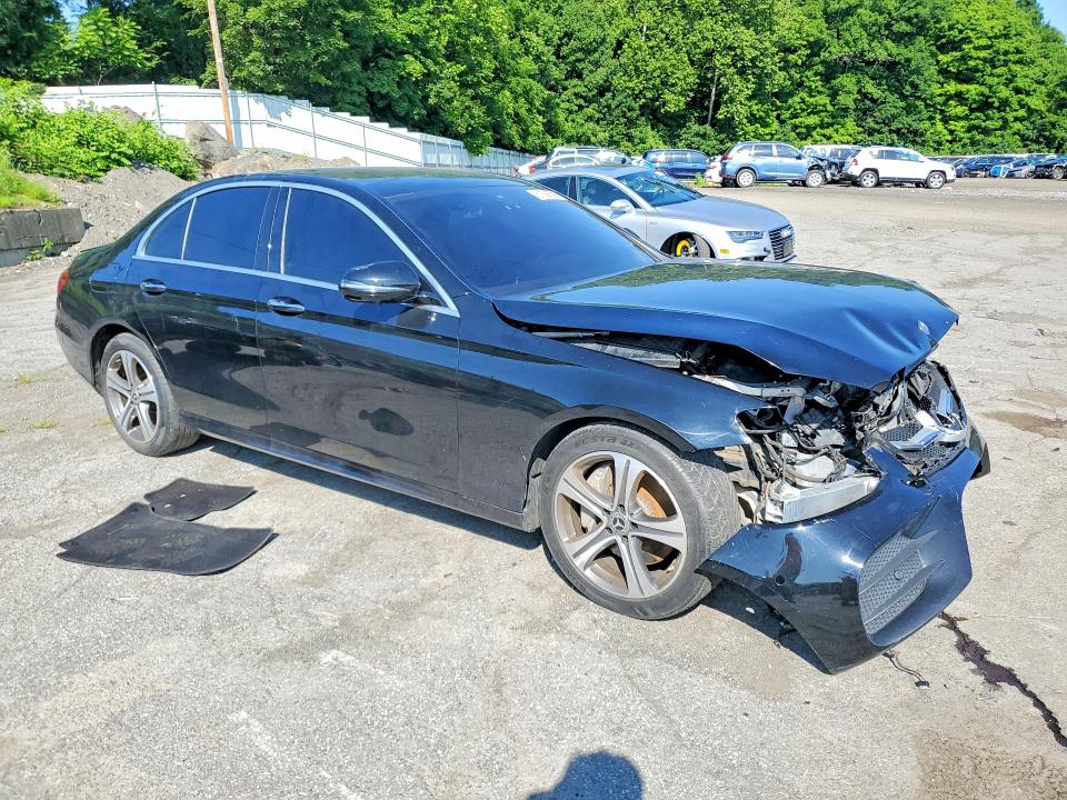61588086 :رقم المزاد ، WDDZF8EB6LA741904 vin ، 2020 Mercedes-benz E مزاد بيع