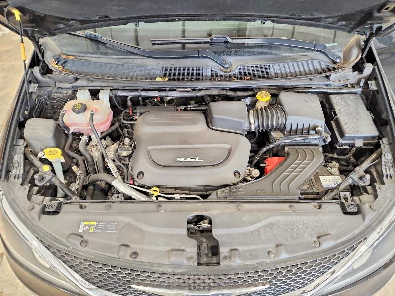 58395276 :رقم المزاد ، 2C4RC1BG1HR553644 vin ، 2017 Chrysler Pacifica مزاد بيع