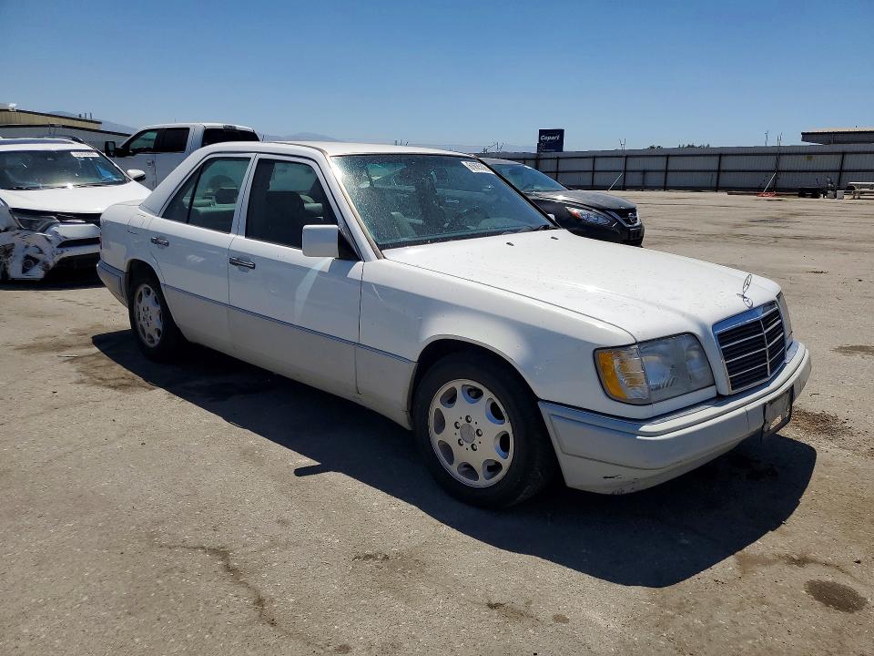 Продажа на аукционе авто 1994 Mercedes-benz E, vin: WDBEA32E2RC125900, номер лота: 61625396