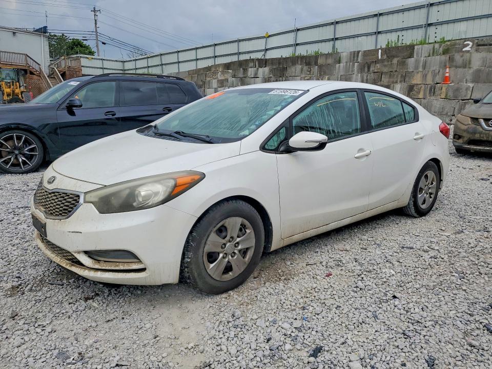 61996126 :رقم المزاد ، KNAFX4A62F5303046 vin ، 2015 Kia Forte مزاد بيع