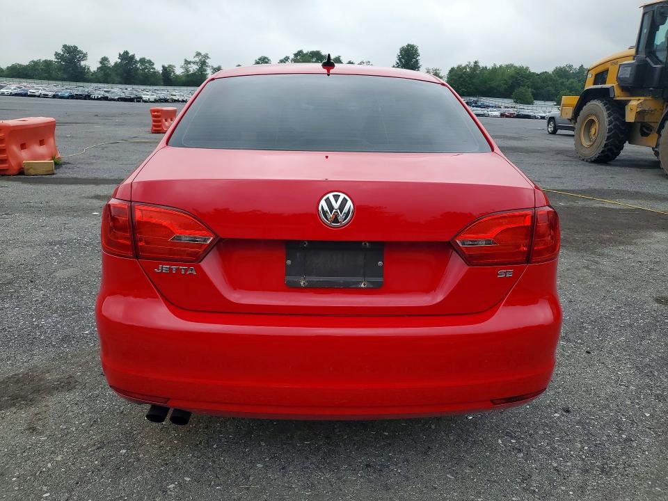 60498526 :رقم المزاد ، 3VWD17AJ7EM373570 vin ، 2014 Volkswagen Jetta مزاد بيع