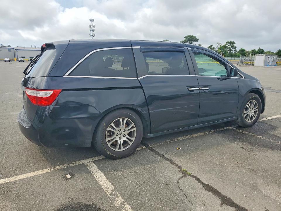 62980986 :رقم المزاد ، 5FNRL5H68BB101070 vin ، 2011 Honda Odyssey مزاد بيع