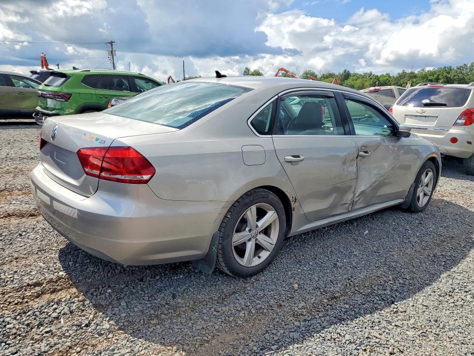 2012 Volkswagen Passat მანქანა იყიდება აუქციონზე, vin: 1VWBP7A32CC104916, აუქციონის ნომერი: 63369326