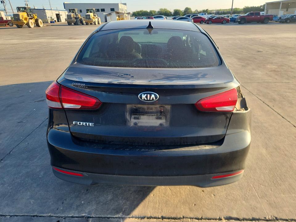 2017 Kia Forte მანქანა იყიდება აუქციონზე, vin: 3KPFK4A7XHE083611, აუქციონის ნომერი: 62916696