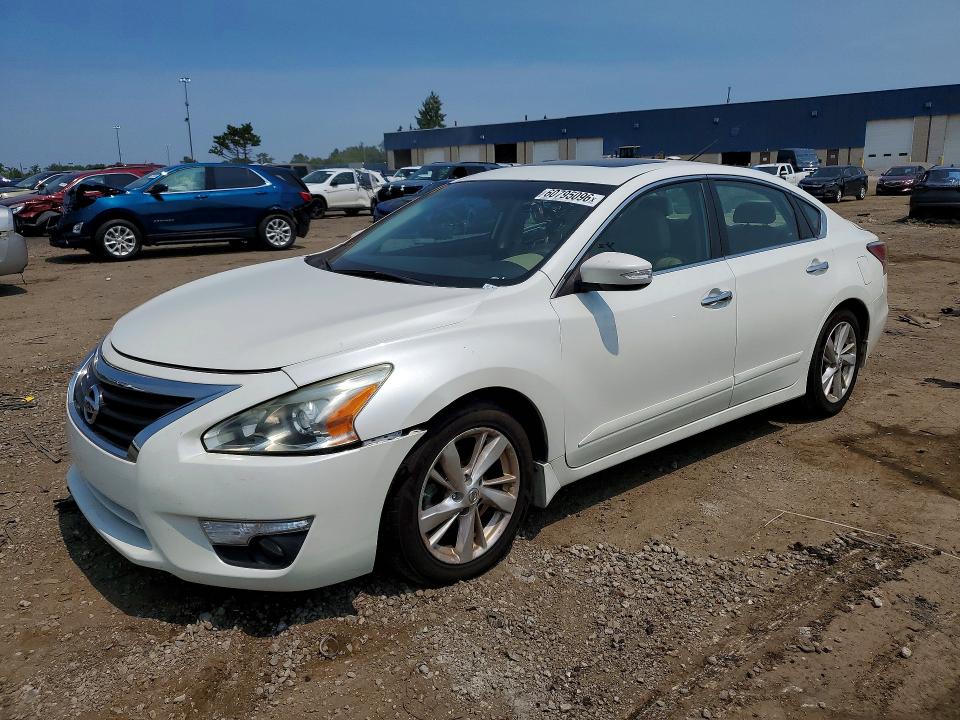 2015 Nissan Altima მანქანა იყიდება აუქციონზე, vin: 1N4AL3AP8FN400740, აუქციონის ნომერი: 60795096