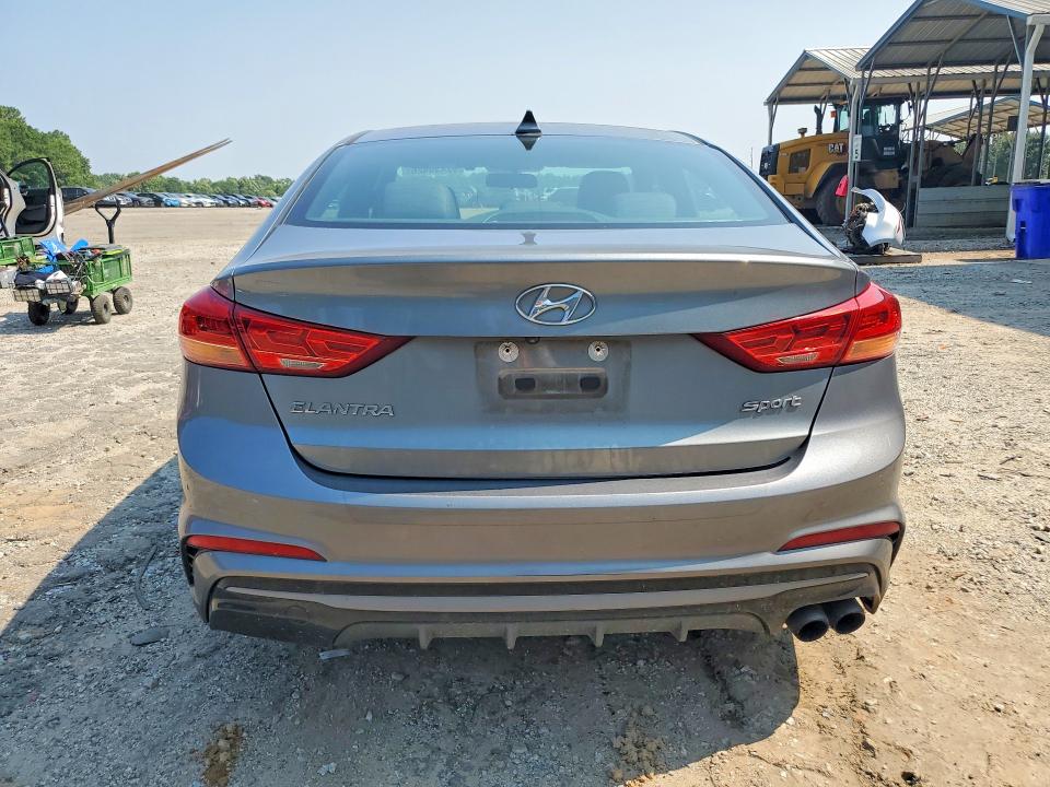 62439426 :رقم المزاد ، KMHD04LB0JU613215 vin ، 2018 Hyundai Elantra مزاد بيع