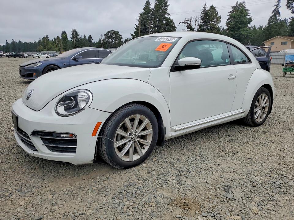 59921926 :رقم المزاد ، 3VWJ17AT6HM606671 vin ، 2017 Volkswagen Beetle مزاد بيع