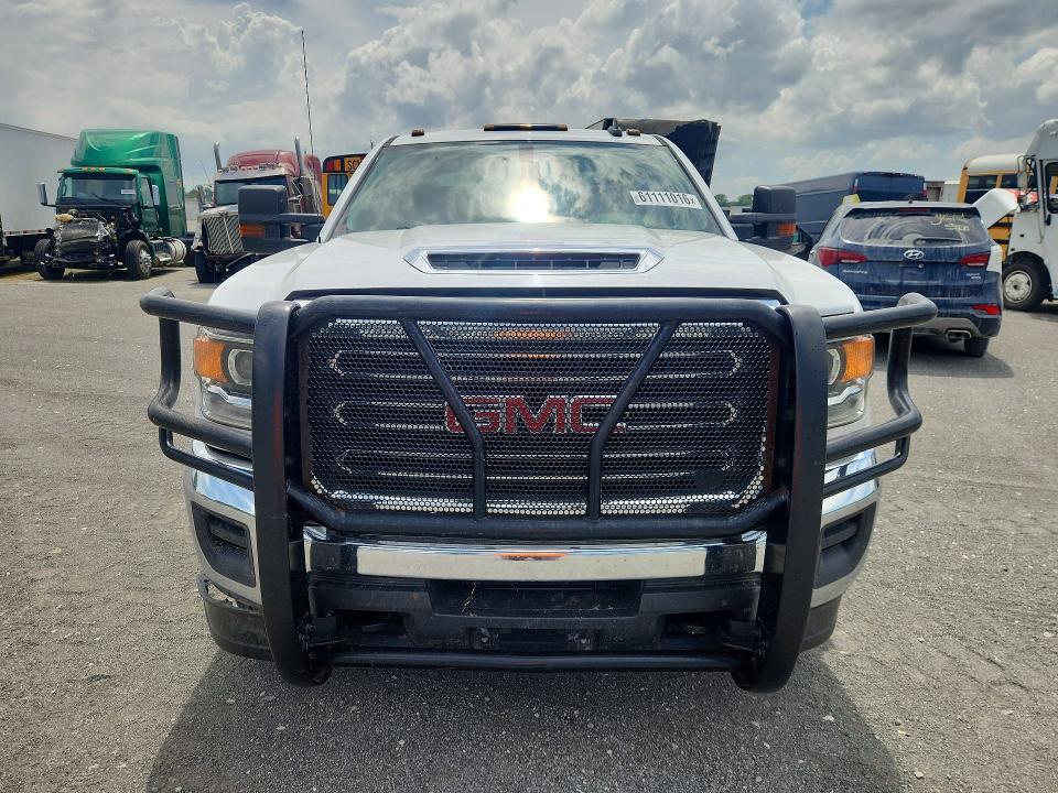 61111016 :رقم المزاد ، 1GT42VCY8JF276175 vin ، 2018 Gmc Sierra مزاد بيع