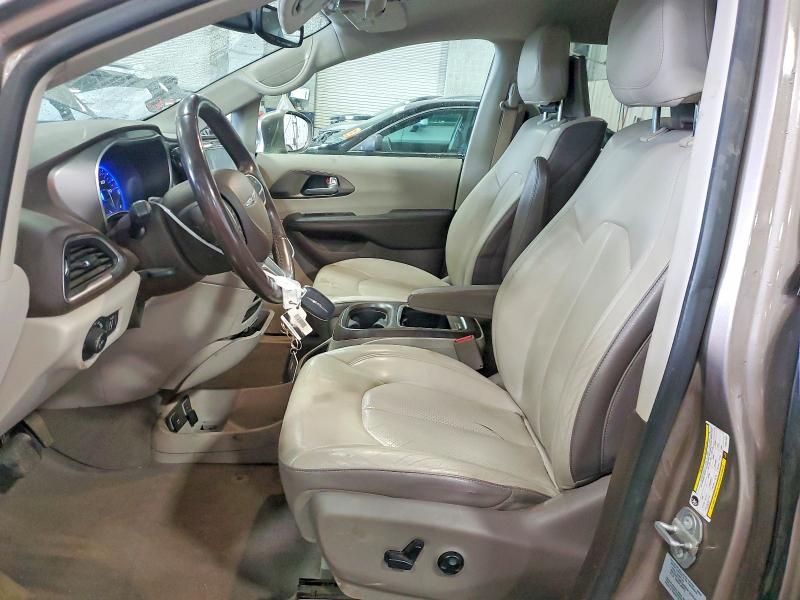 63109456 :رقم المزاد ، 2C4RC1EG6HR677047 vin ، 2017 Chrysler Pacifica مزاد بيع