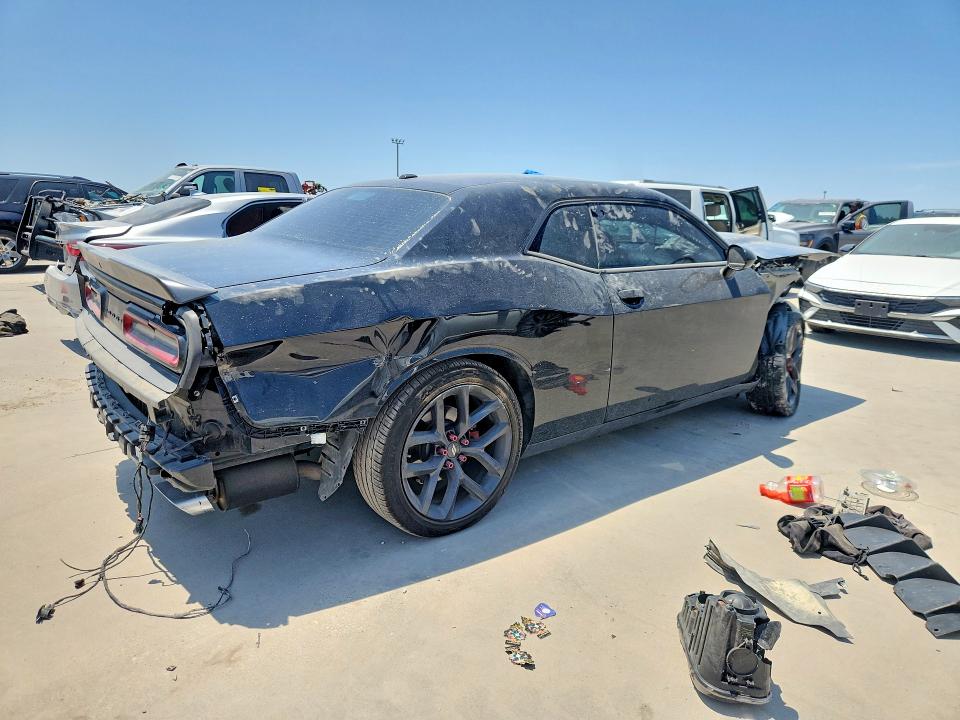 Продаж на аукціоні авто 2022 Dodge Challenger, vin: 2C3CDZBT3NH188131, номер лоту: 63248636