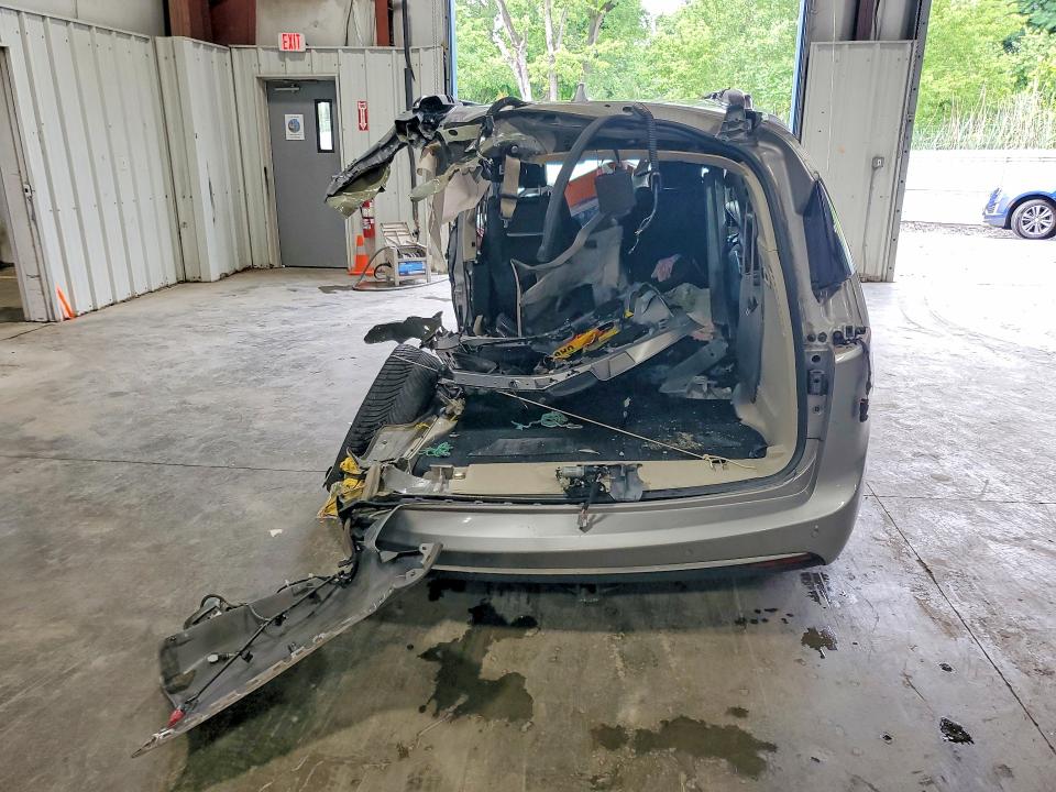59769576 :رقم المزاد ، 2C4RC1GG8JR226267 vin ، 2018 Chrysler Pacifica مزاد بيع