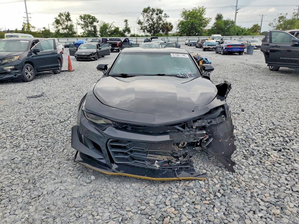 61561146 :رقم المزاد ، 1G1FB1RS0H0170586 vin ، 2017 Chevrolet Camaro مزاد بيع