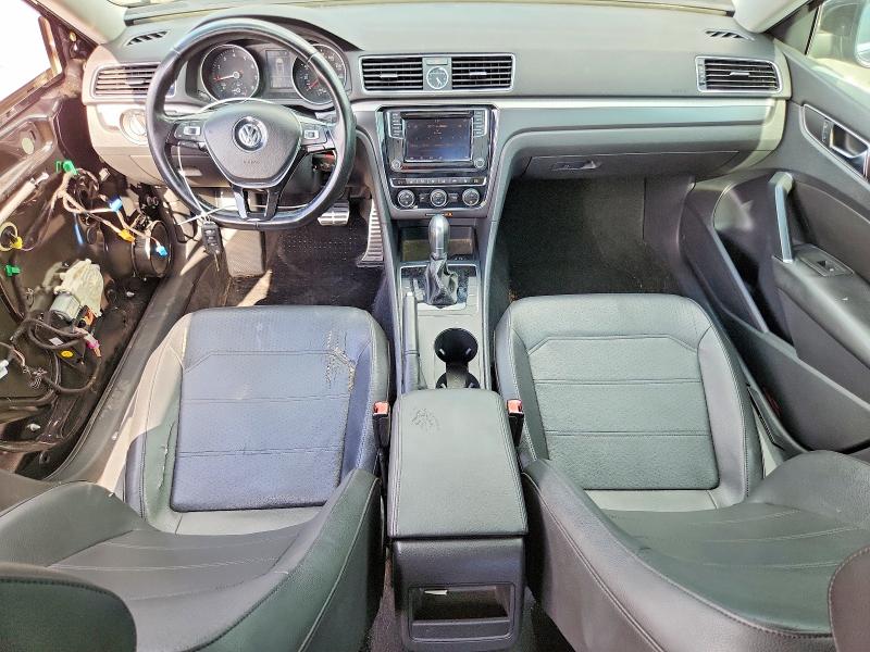 61911256 :رقم المزاد ، 1VWDT7A36HC067493 vin ، 2017 Volkswagen Passat مزاد بيع