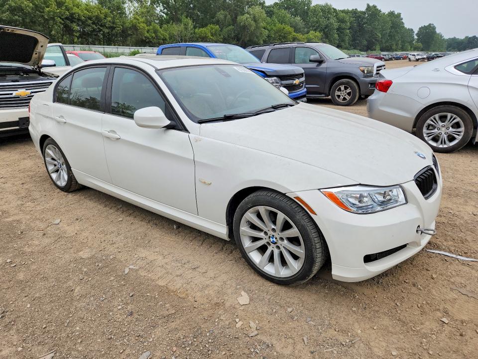 61608786 :رقم المزاد ، WBAPH7C57BE850556 vin ، 2011 Bmw 328 مزاد بيع