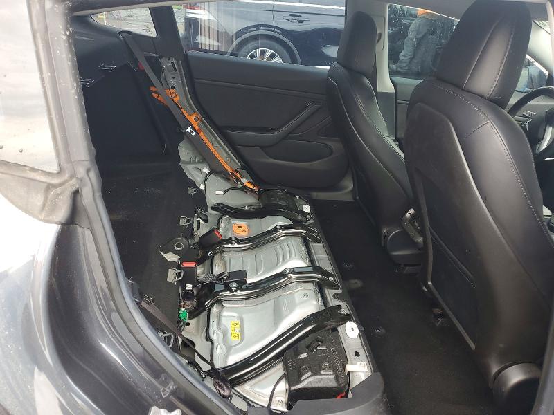60875026 :رقم المزاد ، 5YJ3E1EA4JF032023 vin ، 2018 Tesla Model 3 مزاد بيع