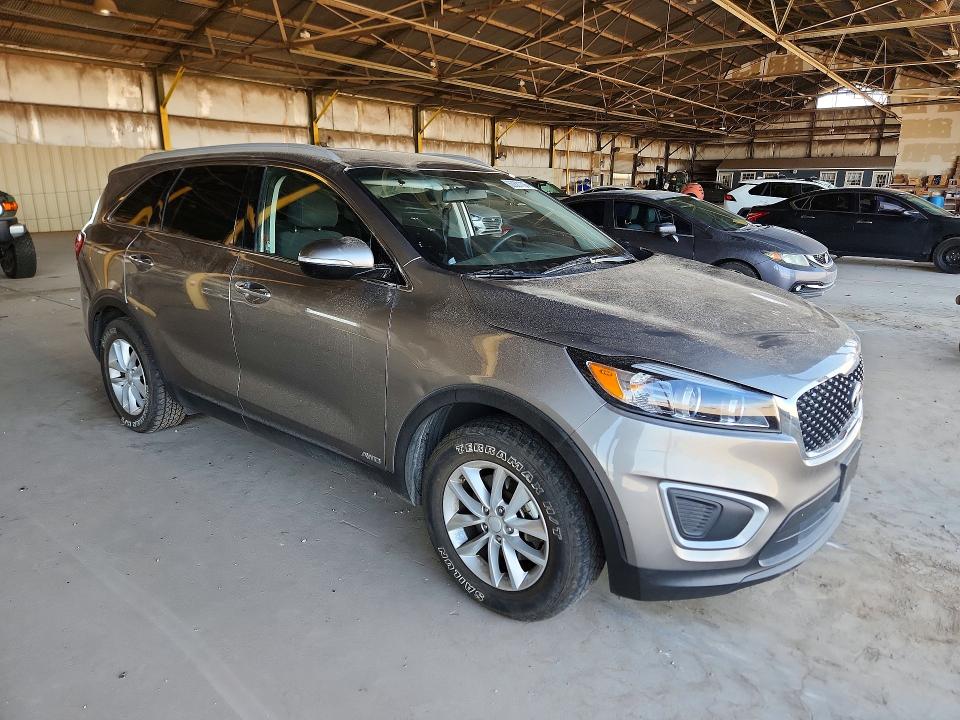60881106 :رقم المزاد ، 5XYPGDA34JG401587 vin ، 2018 Kia Sorento مزاد بيع
