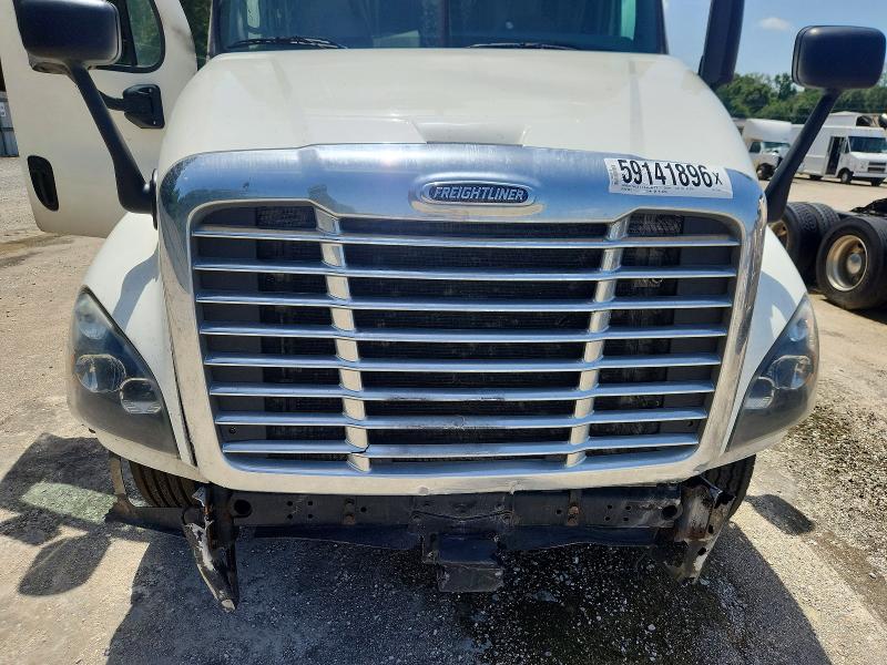 59141896 :رقم المزاد ، 1FUJGLDRXJLJY4477 vin ، 2018 Freightliner Cascadia 125 مزاد بيع