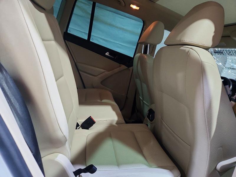 61937986 :رقم المزاد ، WVGSV7AX0HK012479 vin ، 2017 Volkswagen Tiguan مزاد بيع