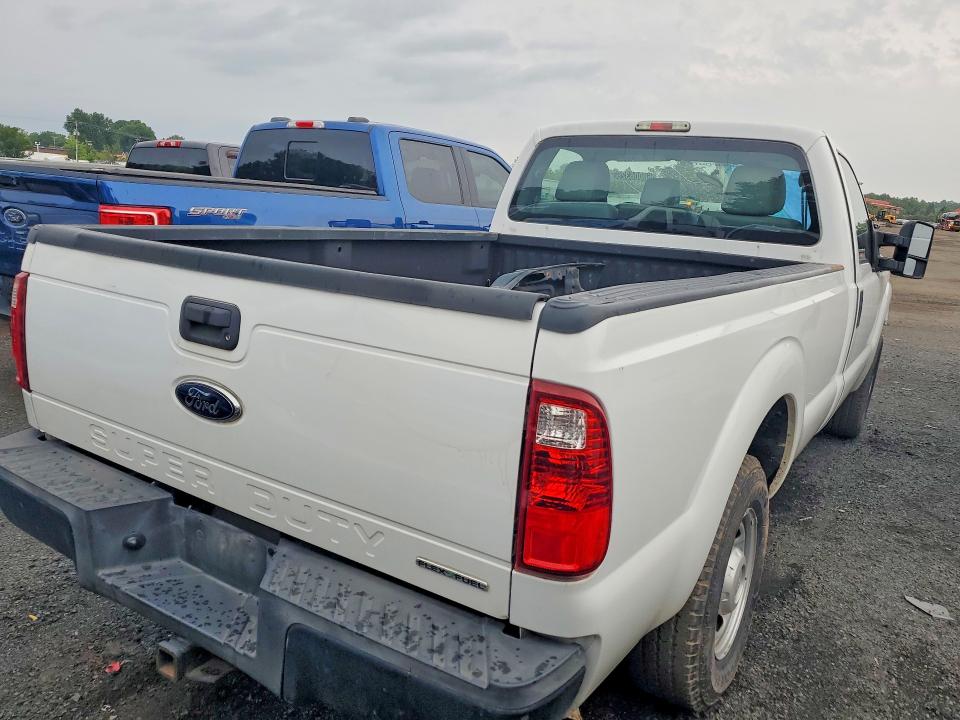 60006326 :رقم المزاد ، 1FTBF2A61FEA70446 vin ، 2015 Ford F250 مزاد بيع