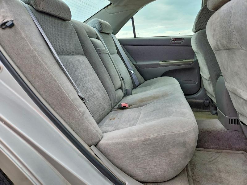 62000596 :رقم المزاد ، 4T1BE32K22U092570 vin ، 2002 Toyota Camry مزاد بيع