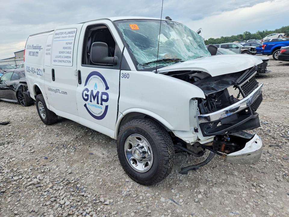 60386146 :رقم المزاد ، 1GCWGAFPXN1142843 vin ، 2022 Chevrolet Express G2500 مزاد بيع