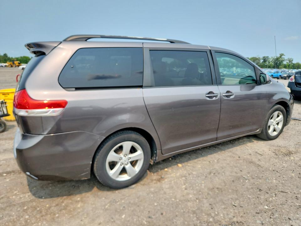 2011 Toyota Sienna მანქანა იყიდება აუქციონზე, vin: 5TDKK3DC0BS013887, აუქციონის ნომერი: 62832766