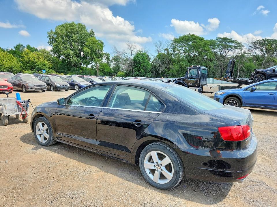 61371676 :رقم المزاد ، 3VW3L7AJ0DM408857 vin ، 2013 Volkswagen Jetta مزاد بيع
