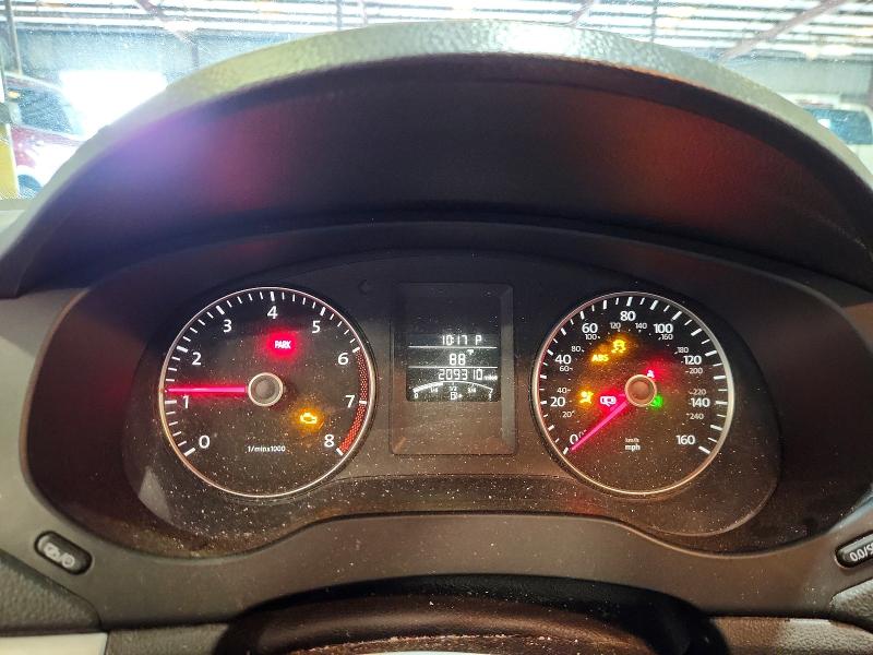 61334926 :رقم المزاد ، 3VWDP7AJ9DM377472 vin ، 2013 Volkswagen Jetta مزاد بيع