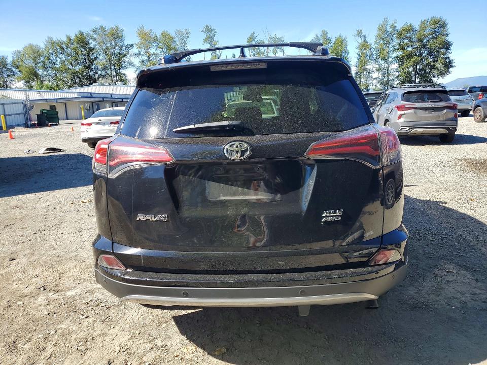 62007806 :رقم المزاد ، 2T3RFREV4JW745944 vin ، 2018 Toyota Rav4 مزاد بيع